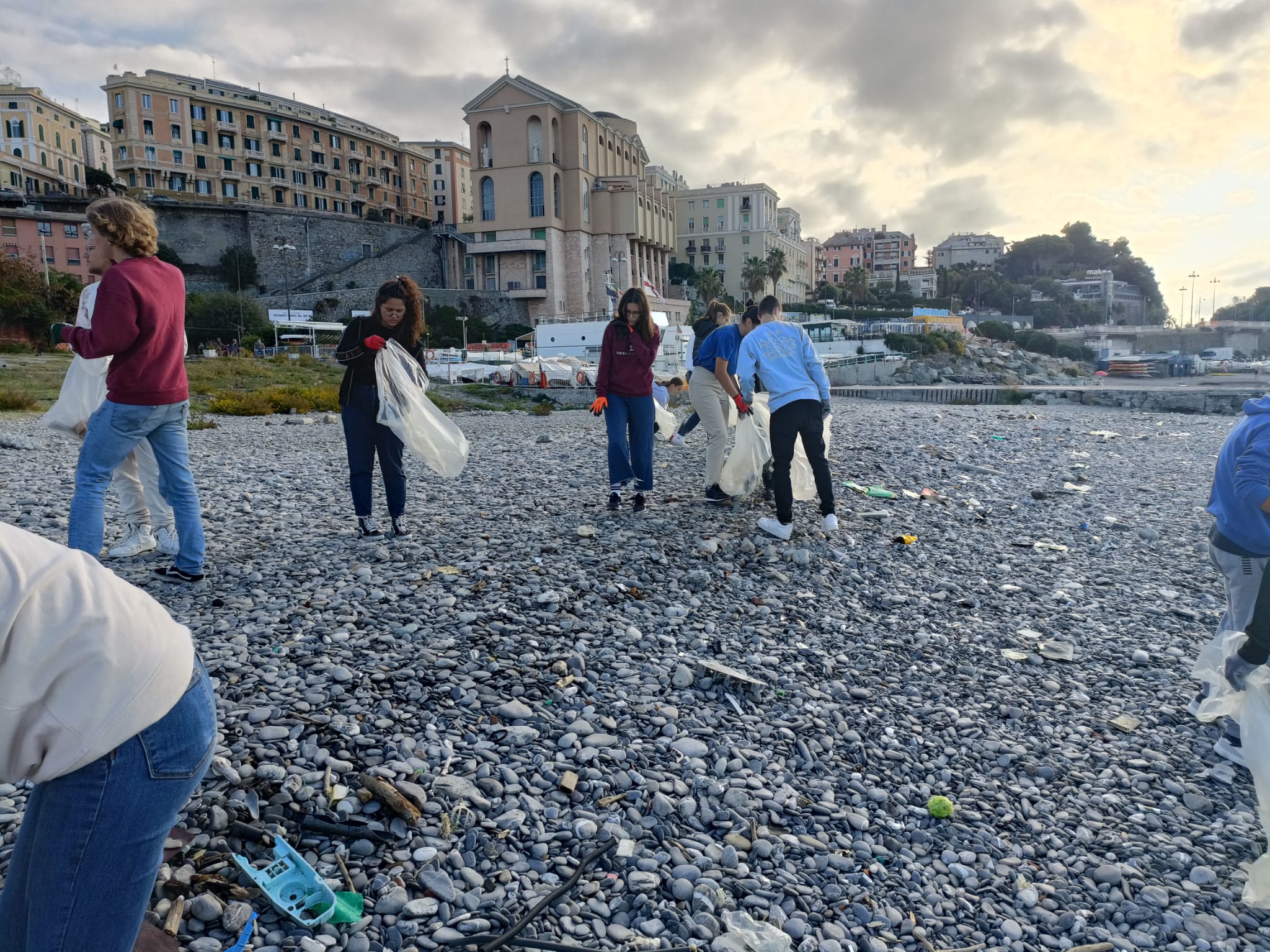 Pulizia_della_spiaggia_di_Punta_Vagno.jp